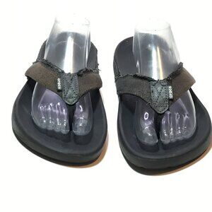 Crocs Black/Gray Strap Canvas Flip Flops Size M13